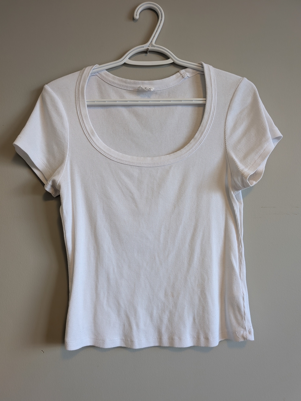 Women's White Scoop Neck Ribbed Short Sleeve Tee